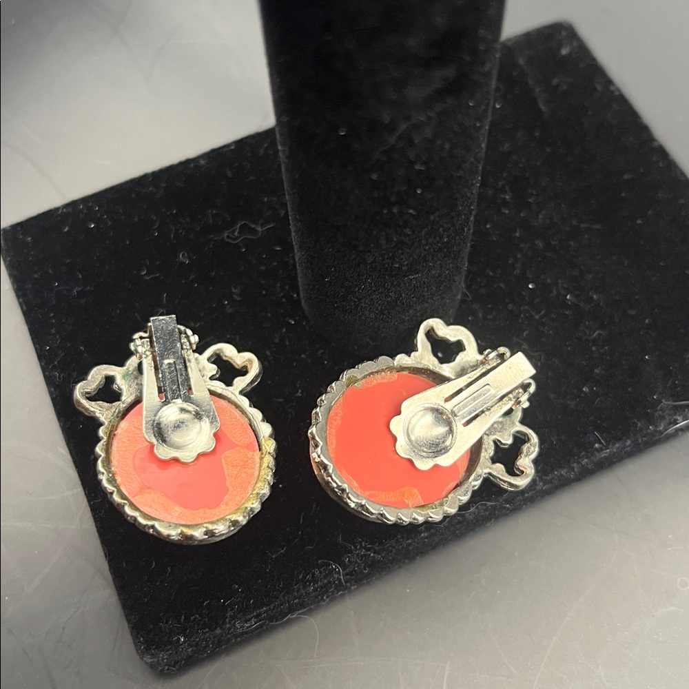 Vintage coral toned lucite Victorian Regency bracelet + earrings set - Picture 2 of 5